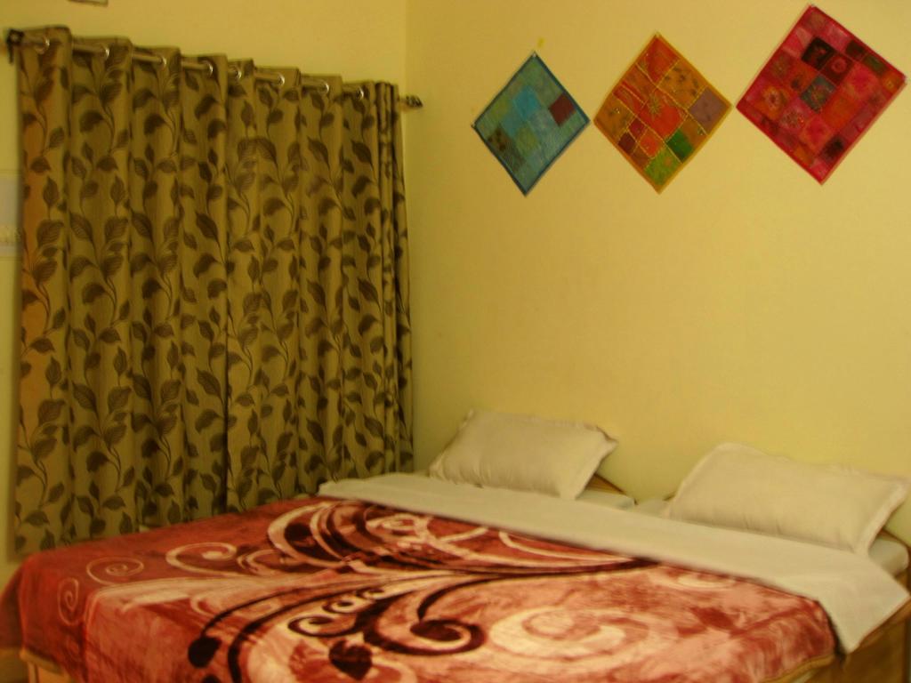 Bona Cafe Restaurant & Sala Guest House Varanasi Phòng bức ảnh
