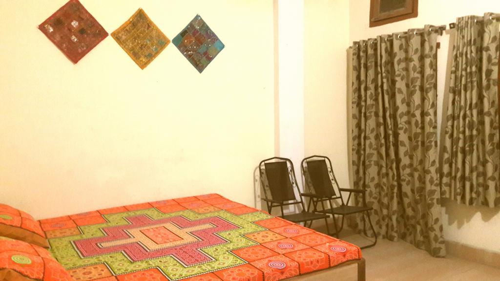 Bona Cafe Restaurant & Sala Guest House Varanasi Phòng bức ảnh