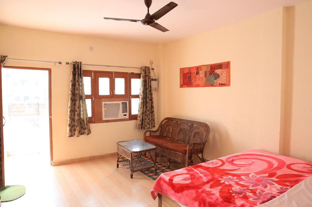 Bona Cafe Restaurant & Sala Guest House Varanasi Phòng bức ảnh